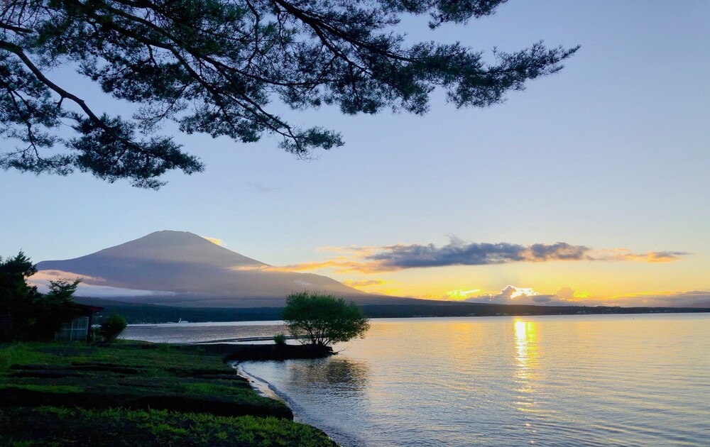 湖山荘キャンプ場-湖畔からの富士山-夕刻