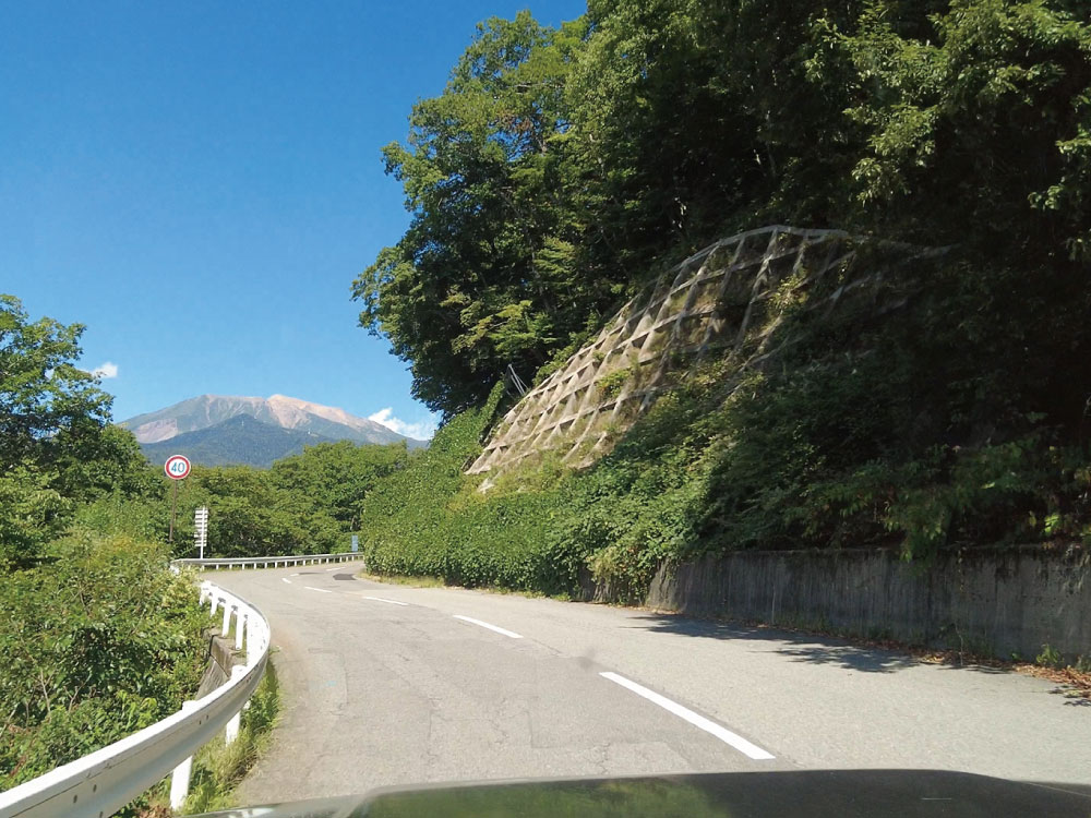 キャンプ場までの道路が走りやすい